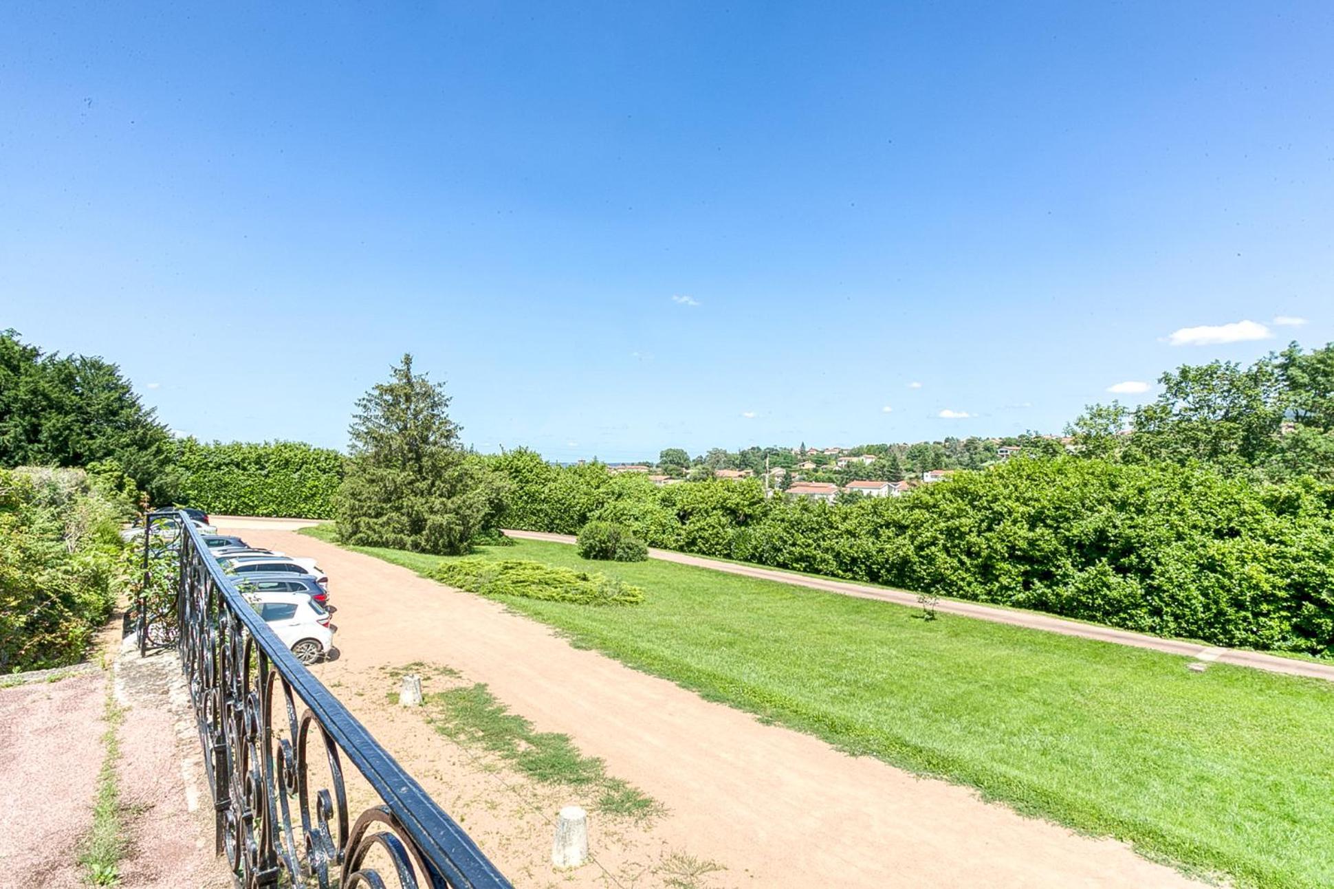 Sejourner Au Chateau De La Roue Grand Appartement Lissieu Exteriér fotografie